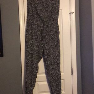 Aeropostale Women’s black/white strapless romper